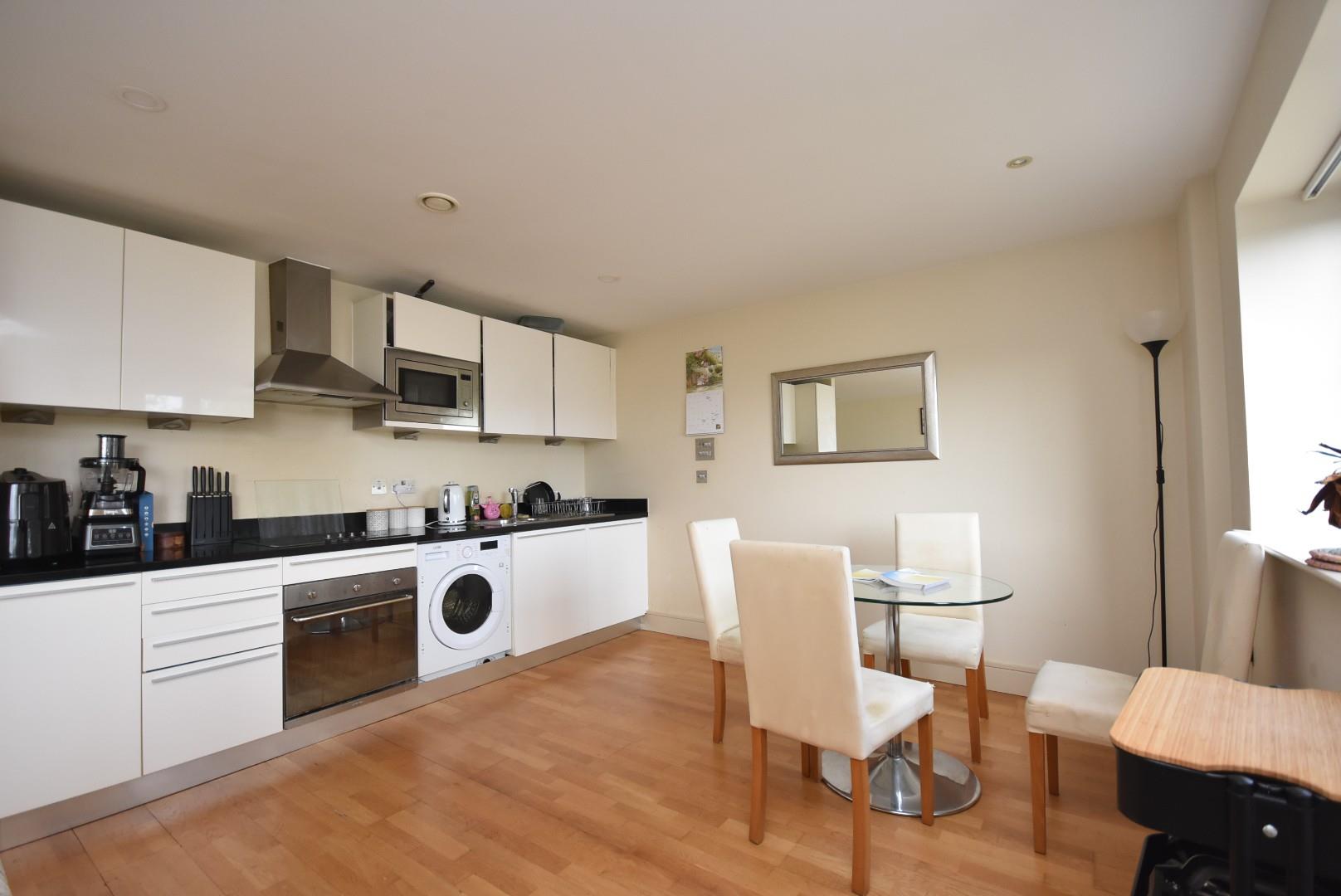 208 Woodlands, Hayes Point, Sully, CF64 5QF